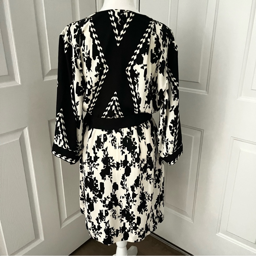 CABI S X Factor Wrap Dress Black White Floral Kimono 3/4 Sleeve A Line Belt NWOT - Picture 4 of 11